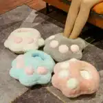 Pantoufle Géante Patte de Chat 1