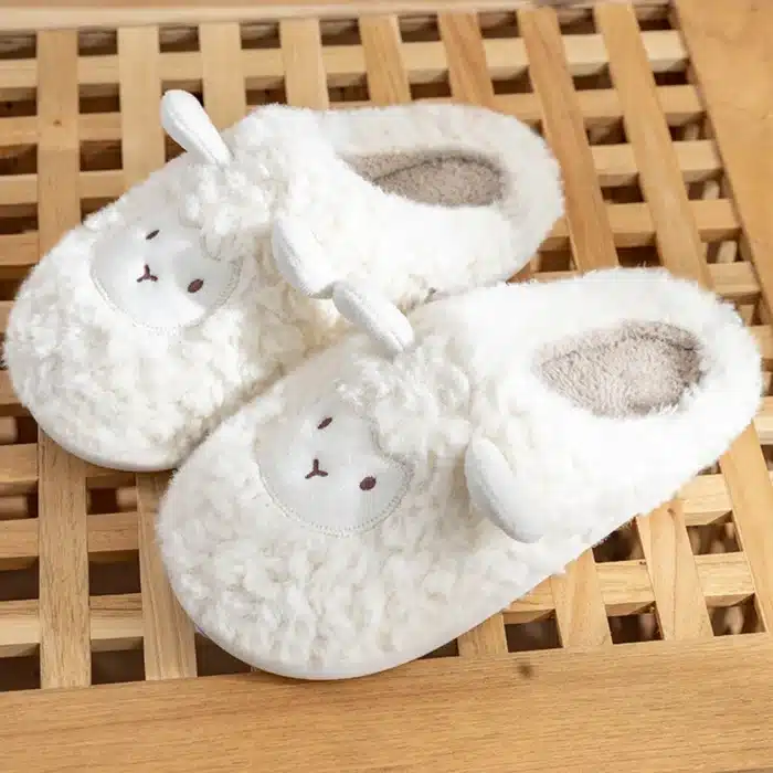 Pantoufles Peluche Mouton 1