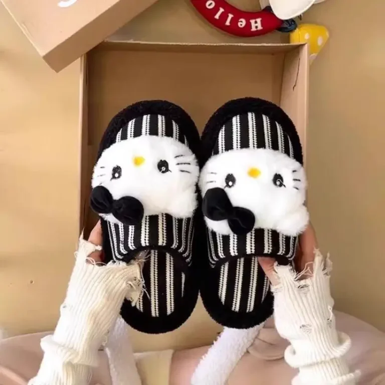 Pantoufles Hello Kitty Rayées Noir Et Blanc 3