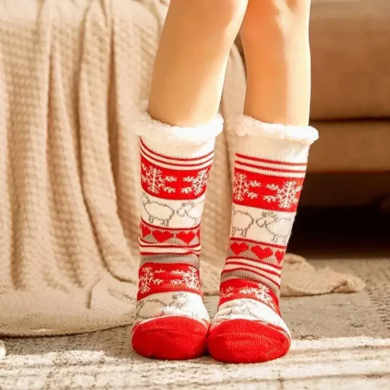 Chaussons Chaussettes Rouges Et Blancs 1