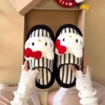 Pantoufles Hello Kitty Rayées Noir Et Blanc 1