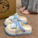 Sabots imprimés Hello Kitty, sandales creuses respirantes à motif de dessin animé mignon, légers et antidérapants, pour le jardin et la plage, pour femmes, usage quotidien 2
