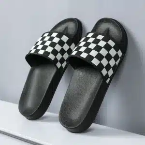 Claquettes À Carreaux Noirs Et Blancs 1