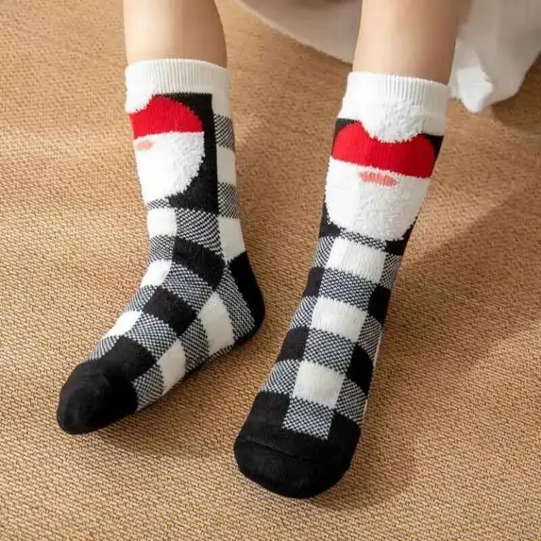 Chaussons Chaussettes Père Noël A Carreaux 1