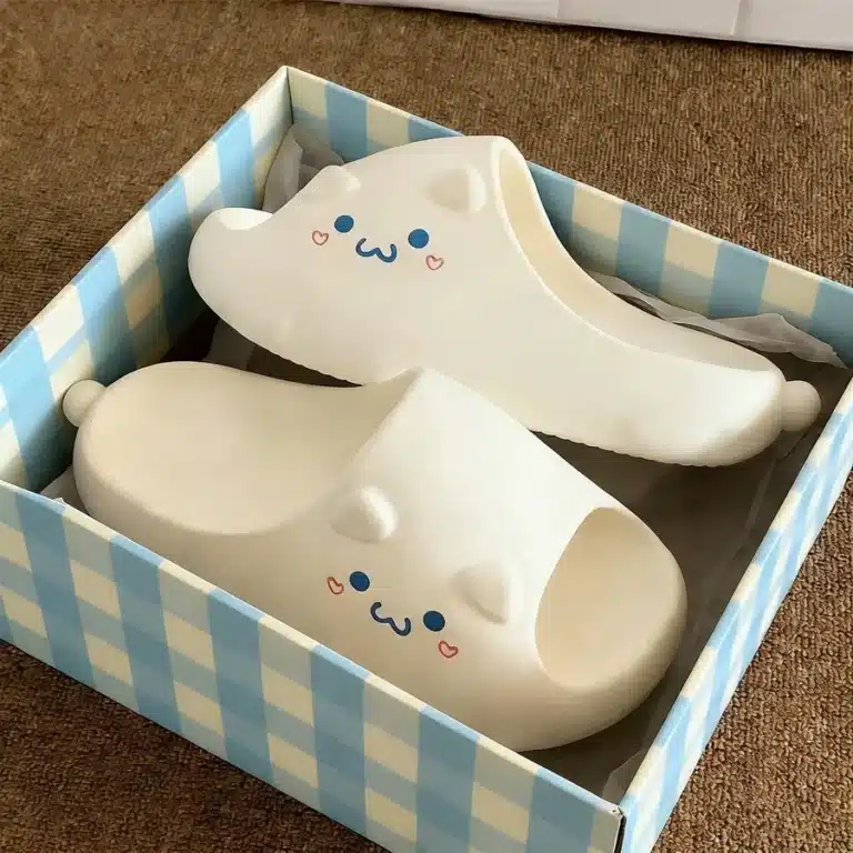 Claquettes Chat Blanc Mignon 1