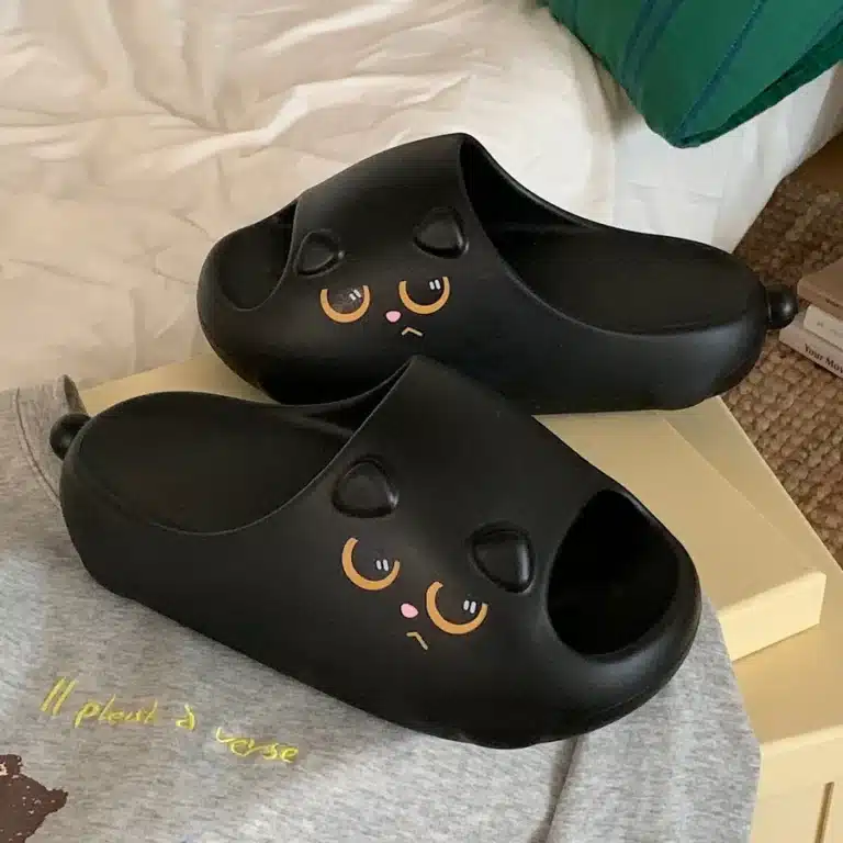 Claquettes Chat Noir Qui Boude 1