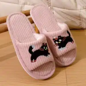 Claquettes Brodées Chat Noir 1