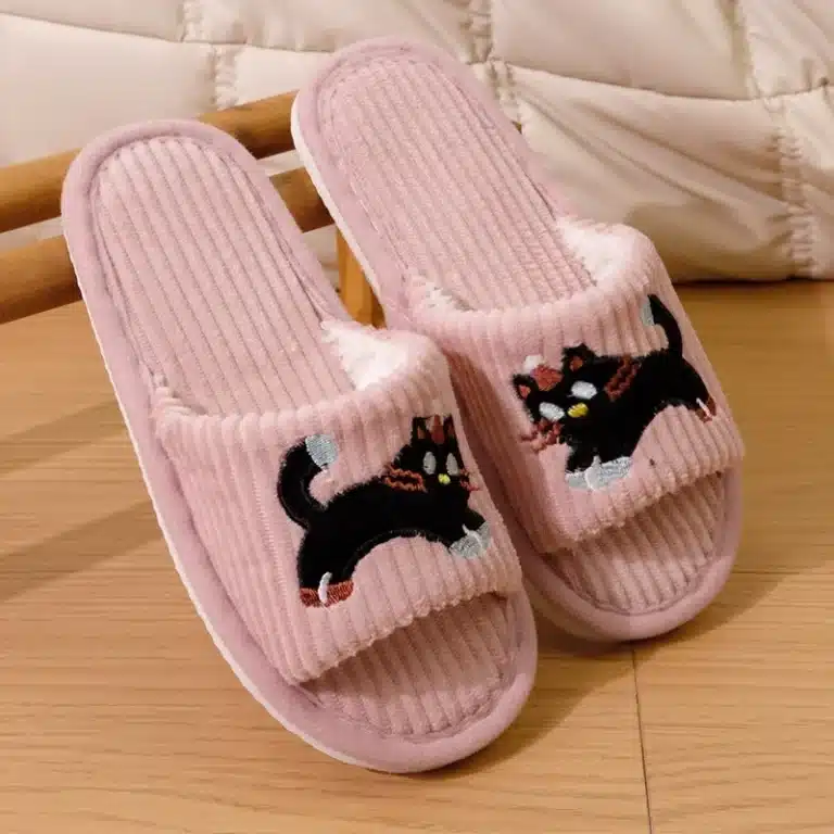 Claquettes Brodées Chat Noir 1