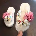 Tongs Blanches Antidérapantes Avec Perles Et Fleurs 1