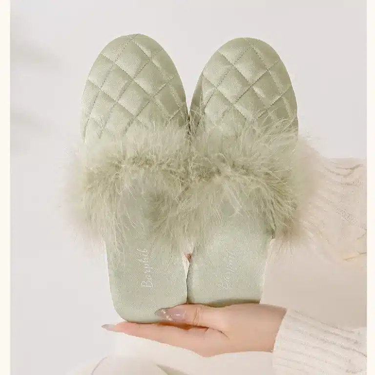 Pantoufles d'intérieur de Style chinois pour femmes, haut de gamme, plumes de dinde décorées, Satin brillant, silencieux, pantoufles chaudes pour la maison, nouvelle collection 3