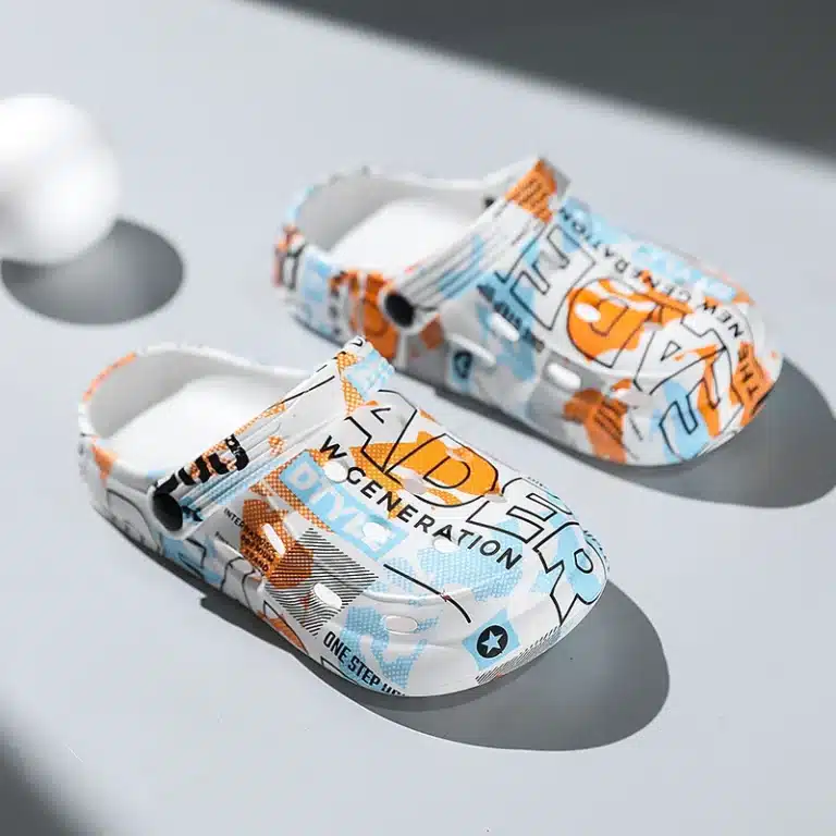 Chaussons Crocs Graffitis Enfant 2