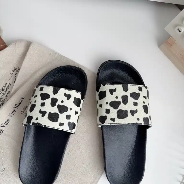 Claquettes Plates Vache 1