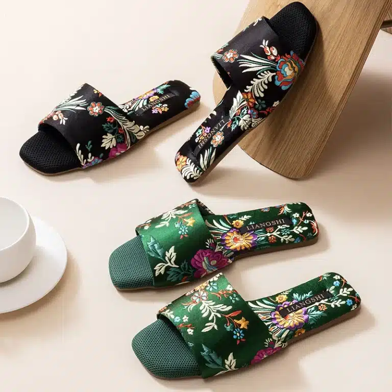 Claquettes Brodées Japonaises Fleuries 1
