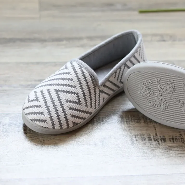 Nouvelles pantoufles thermiques antidérapantes pour femme, collection Printemps-Automne 2026, en tricot, pour la maison, semelle souple, chaussures d'intérieur 3