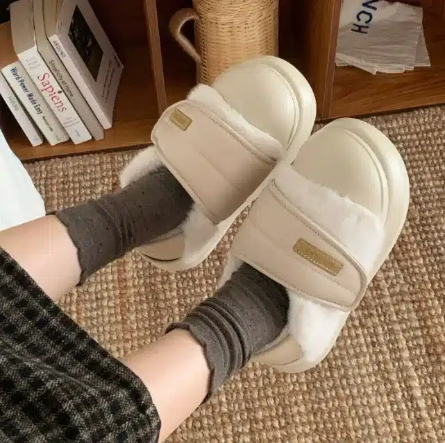 Chaussons Fourrés Peluche Velcro 1