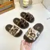 Claquettes Fourrées Léopard Pour Fille 1