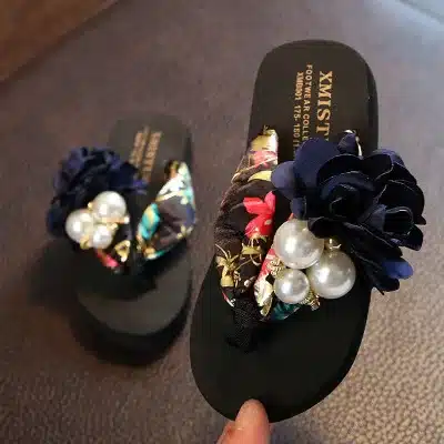 Tongs Noires Antidérapantes Avec Perles Et Fleurs 1