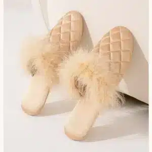 Pantoufles d'intérieur de Style chinois pour femmes, haut de gamme, plumes de dinde décorées, Satin brillant, silencieux, pantoufles chaudes pour la maison, nouvelle collection 2