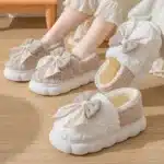 Chaussons Fermés Peluche Nœud Papillon 1