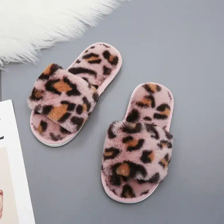 Pantoufles Claquettes Fluffy Léopard 1
