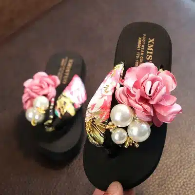 Tongs Noires Antidérapantes Avec Perles Et Fleurs 4