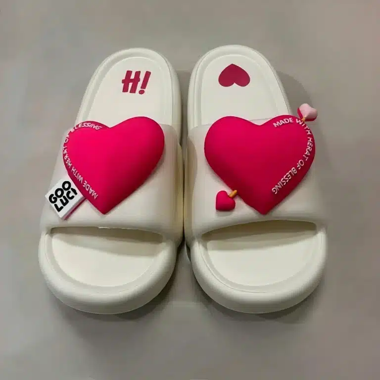 Claquettes Chic Gros Coeur 1