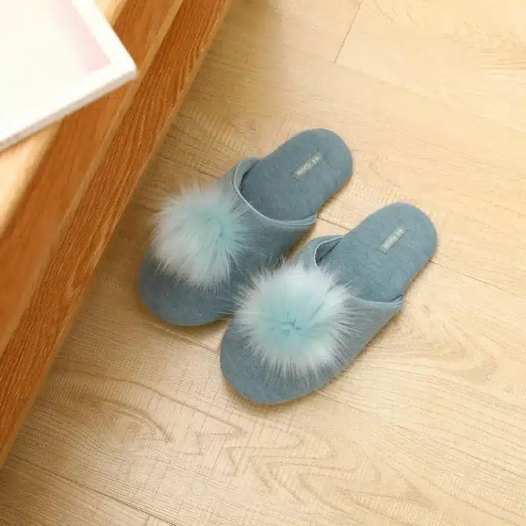 Pantoufles Pompon Peluche 2