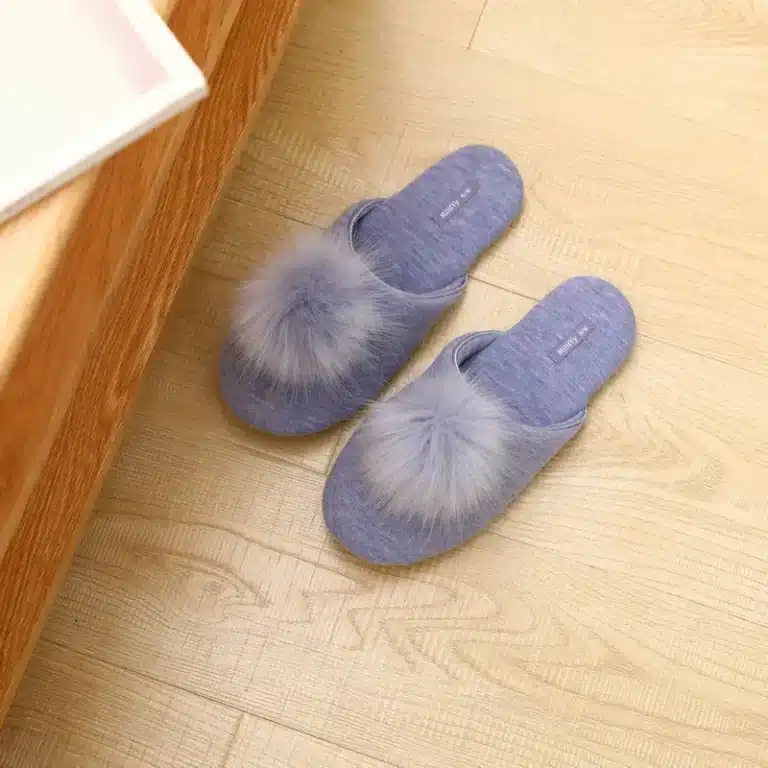 Pantoufles Pompon Peluche 3