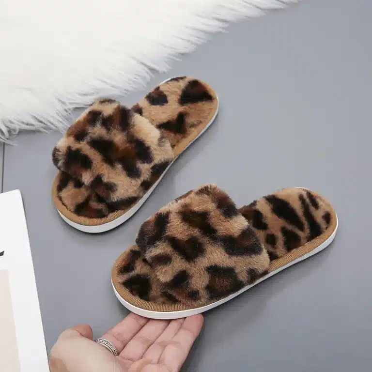 Pantoufles Claquettes Fluffy Léopard 6