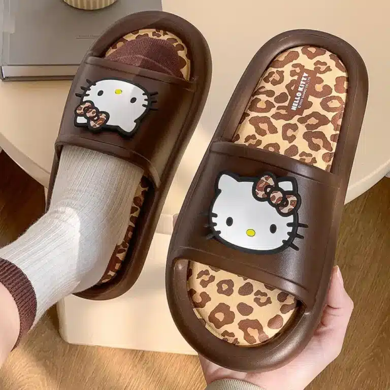 Claquettes Hello Kitty Léopard 1