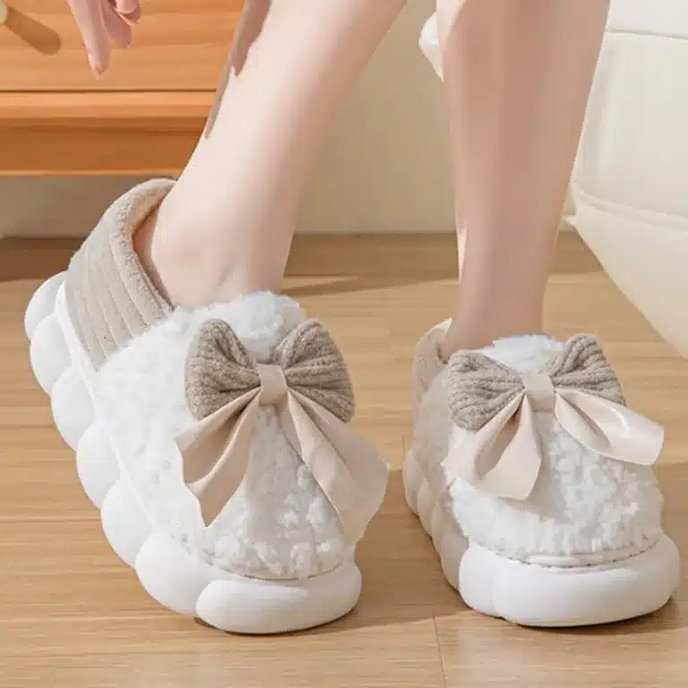 Chaussons Fermés Peluche Nœud Papillon 2