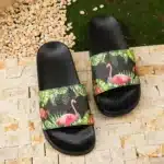 Claquettes Noires Flamant Rose 1